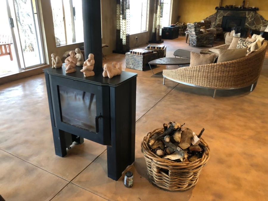 5 Bedroom Property for Sale in Hekpoort Gauteng