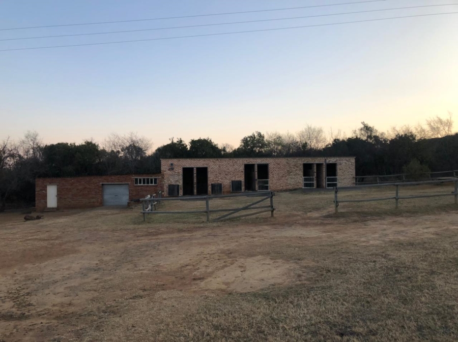 5 Bedroom Property for Sale in Hekpoort Gauteng