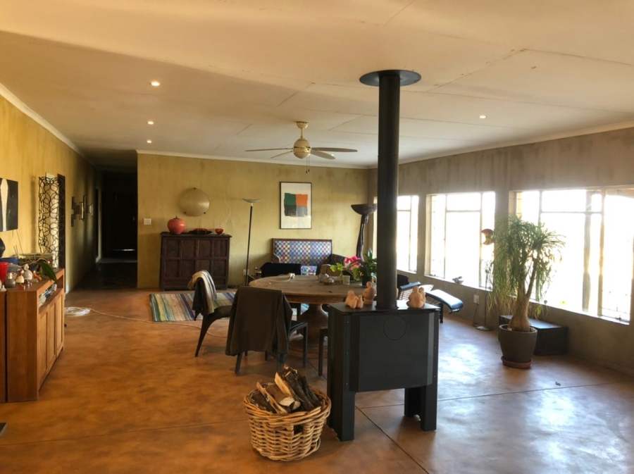 5 Bedroom Property for Sale in Hekpoort Gauteng