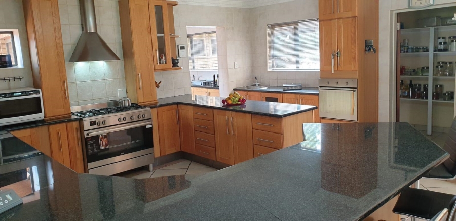 5 Bedroom Property for Sale in Raslouw Gauteng