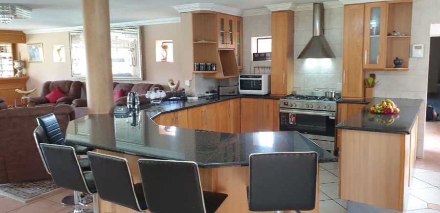 5 Bedroom Property for Sale in Raslouw Gauteng