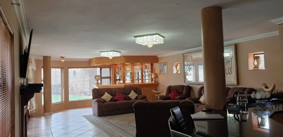 5 Bedroom Property for Sale in Raslouw Gauteng