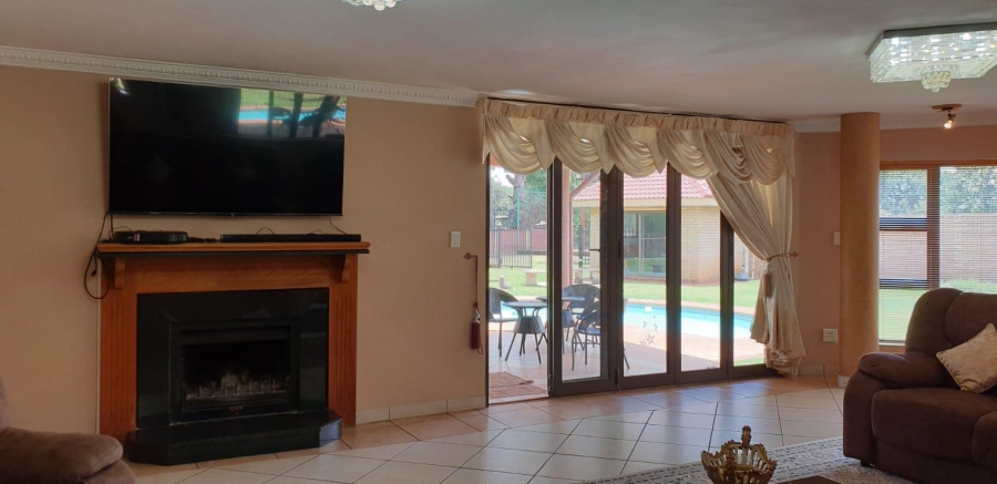 5 Bedroom Property for Sale in Raslouw Gauteng