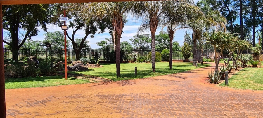 5 Bedroom Property for Sale in Raslouw Gauteng