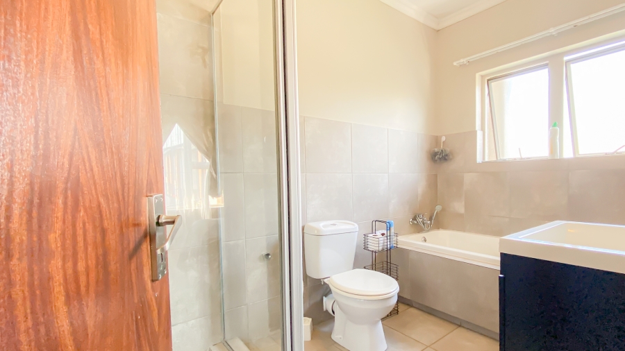 3 Bedroom Property for Sale in Noordwyk Gauteng