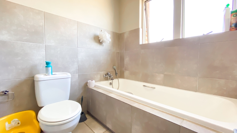 3 Bedroom Property for Sale in Noordwyk Gauteng