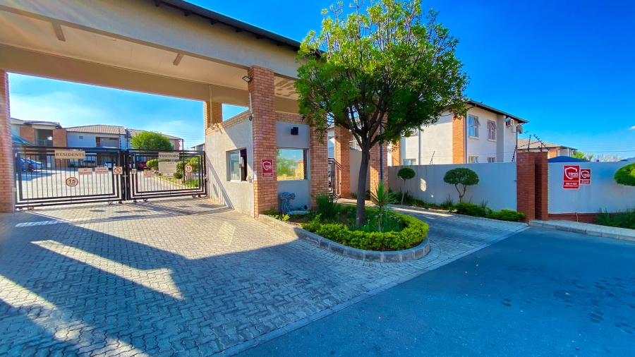 3 Bedroom Property for Sale in Noordwyk Gauteng