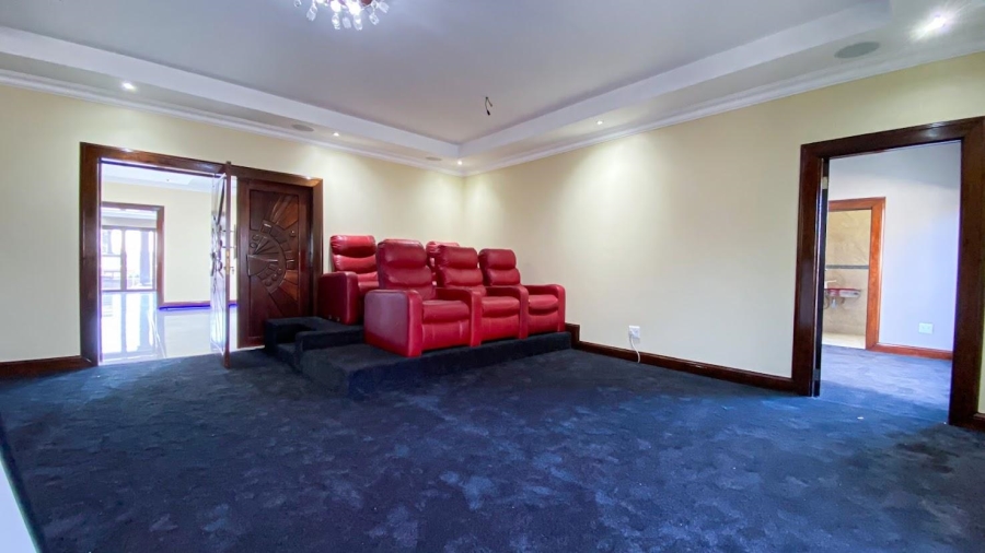 7 Bedroom Property for Sale in Blue Valley Golf Estate Gauteng