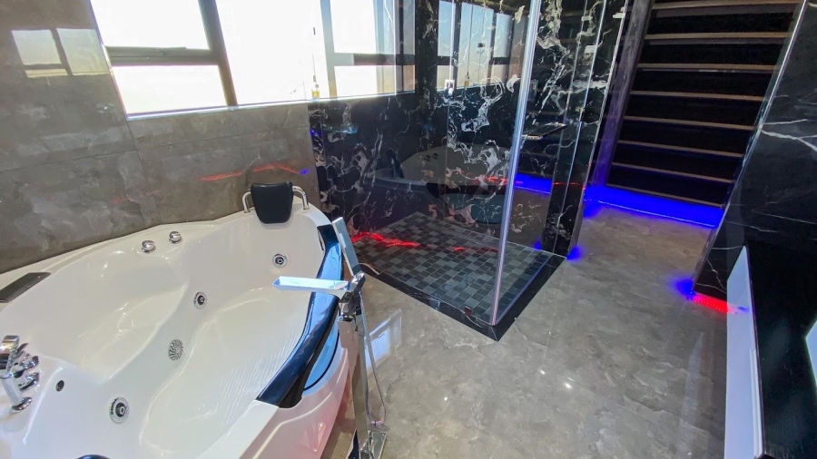 7 Bedroom Property for Sale in Blue Valley Golf Estate Gauteng