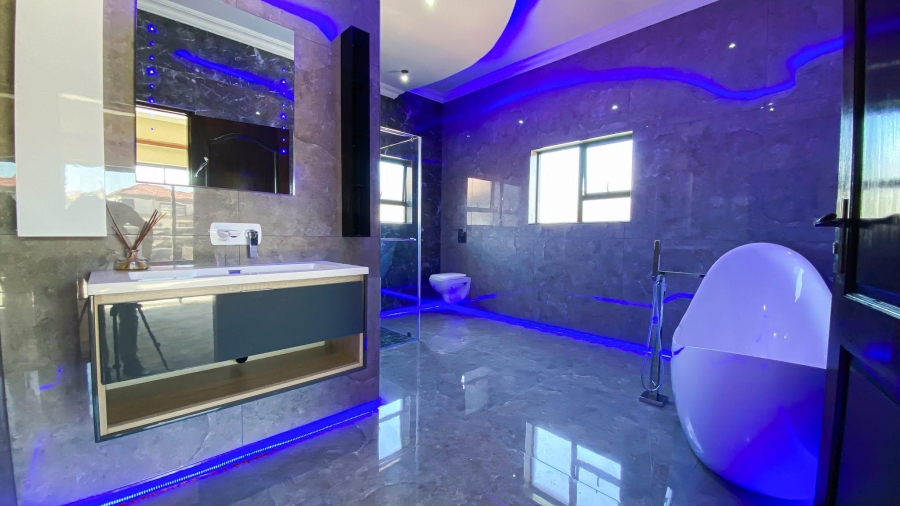 7 Bedroom Property for Sale in Blue Valley Golf Estate Gauteng