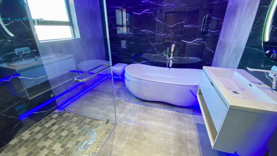 7 Bedroom Property for Sale in Blue Valley Golf Estate Gauteng