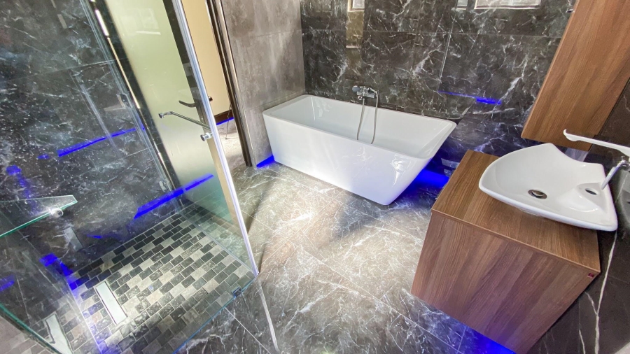 7 Bedroom Property for Sale in Blue Valley Golf Estate Gauteng