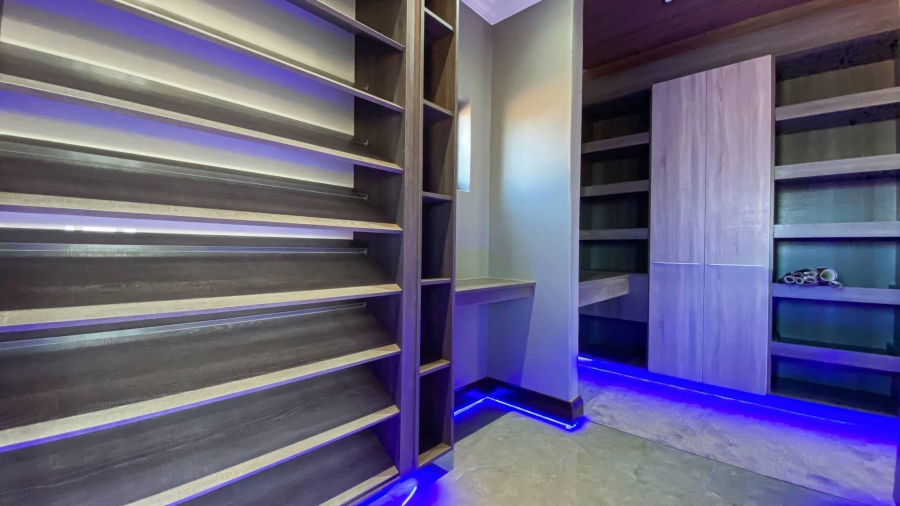 7 Bedroom Property for Sale in Blue Valley Golf Estate Gauteng