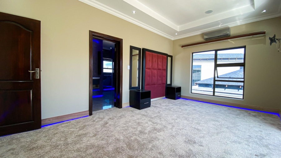 7 Bedroom Property for Sale in Blue Valley Golf Estate Gauteng