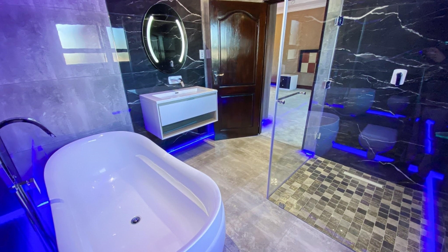 7 Bedroom Property for Sale in Blue Valley Golf Estate Gauteng