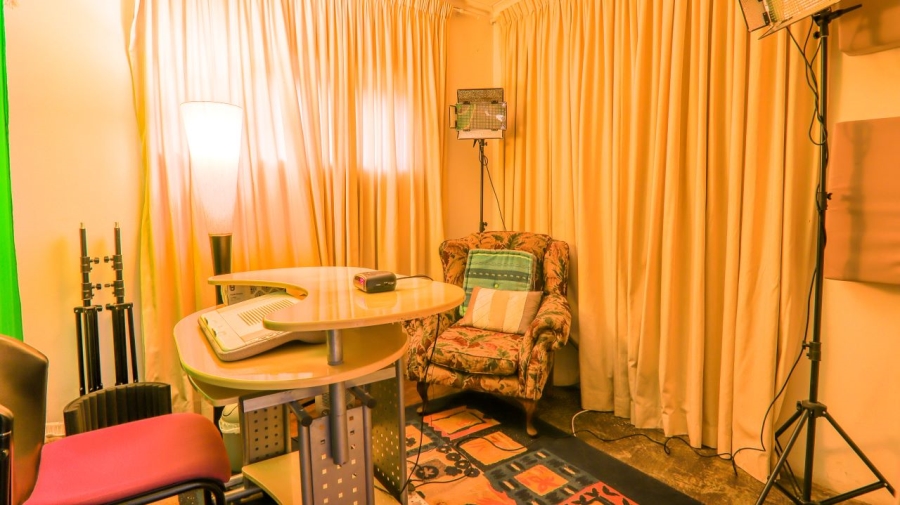 6 Bedroom Property for Sale in Schurveberg Gauteng