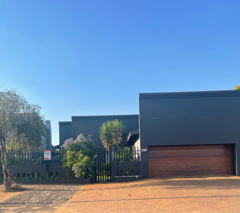 5 Bedroom Property for Sale in Lenasia Gauteng