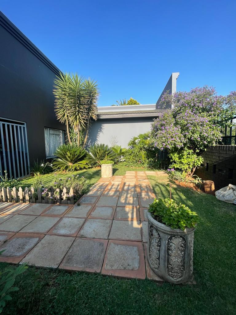 5 Bedroom Property for Sale in Lenasia Gauteng