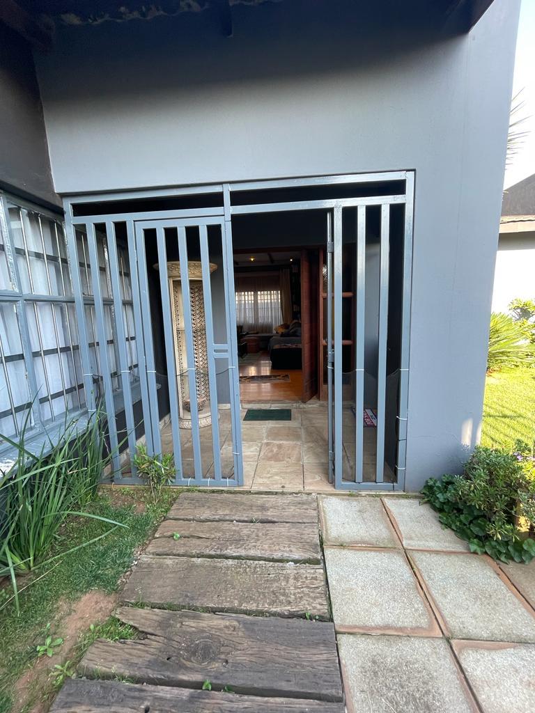 5 Bedroom Property for Sale in Lenasia Gauteng