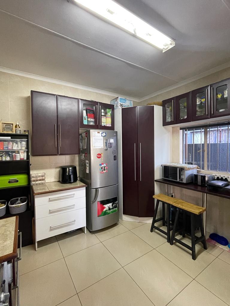 5 Bedroom Property for Sale in Lenasia Gauteng