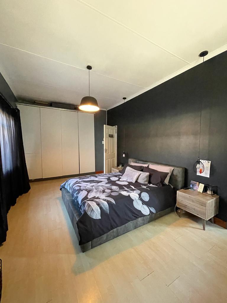 5 Bedroom Property for Sale in Lenasia Gauteng