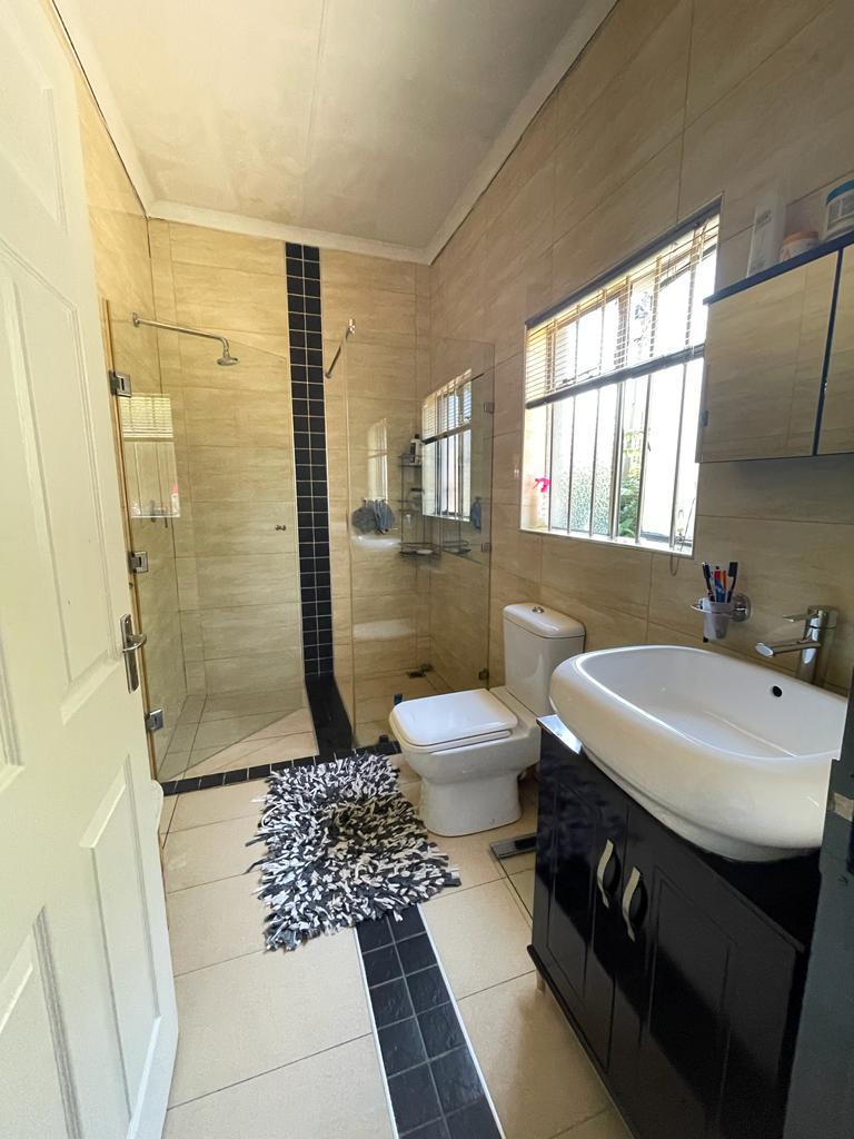 5 Bedroom Property for Sale in Lenasia Gauteng