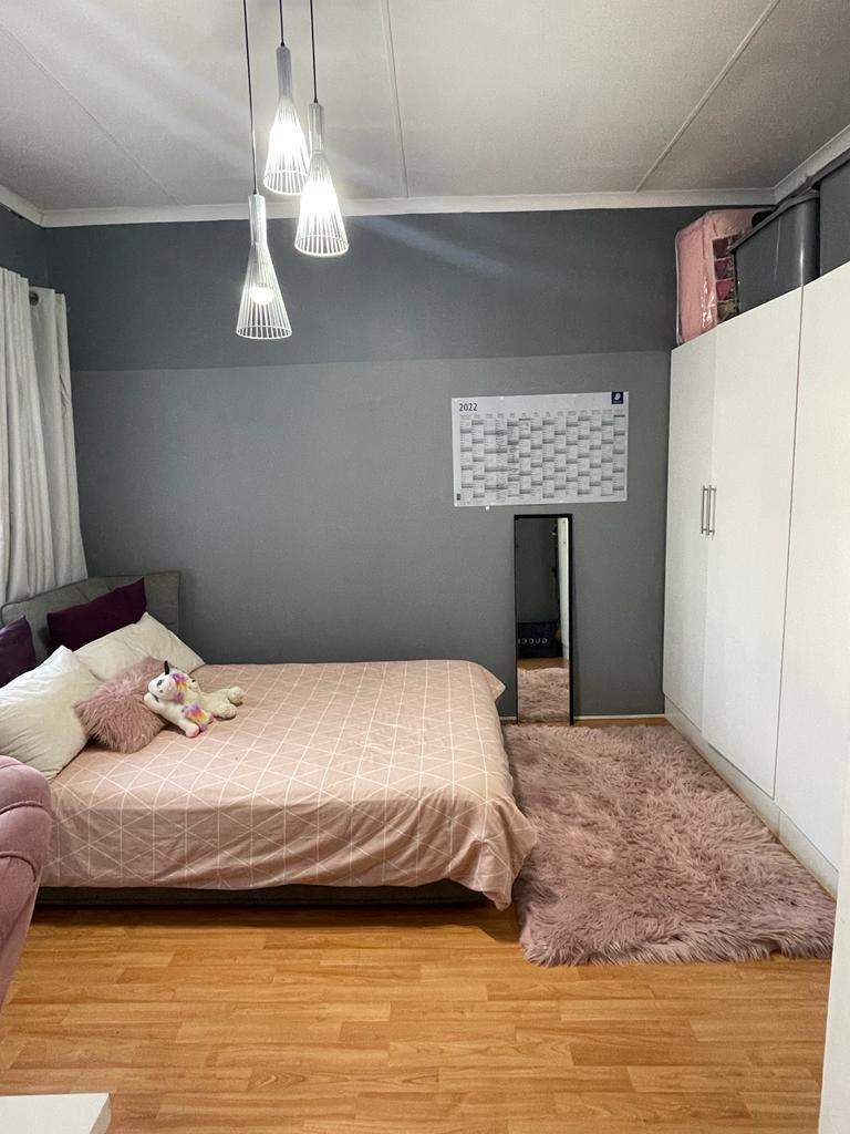 5 Bedroom Property for Sale in Lenasia Gauteng