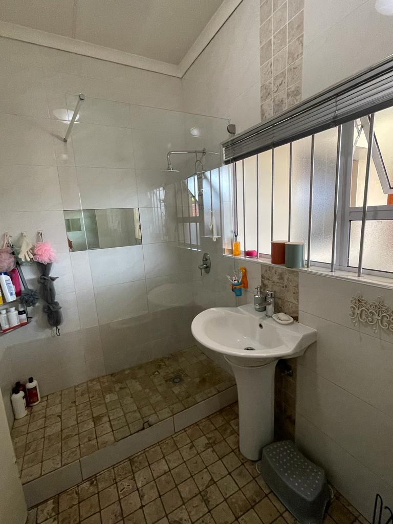 5 Bedroom Property for Sale in Lenasia Gauteng