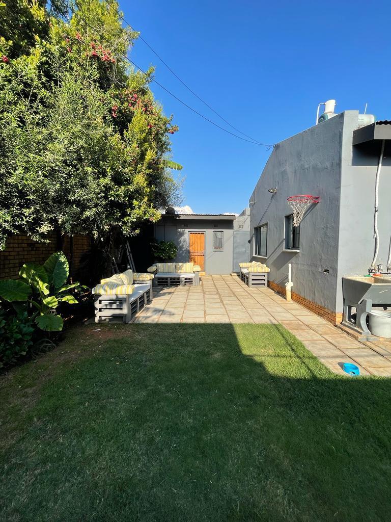 5 Bedroom Property for Sale in Lenasia Gauteng