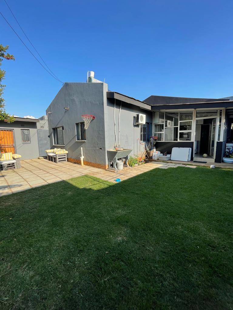 5 Bedroom Property for Sale in Lenasia Gauteng