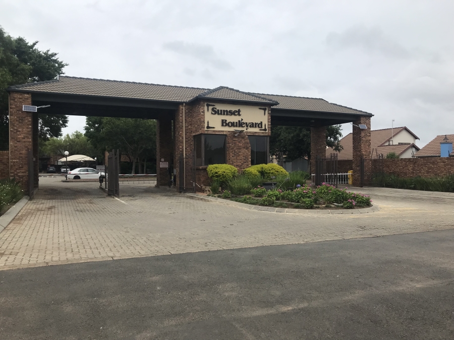 3 Bedroom Property for Sale in Sonneveld Gauteng