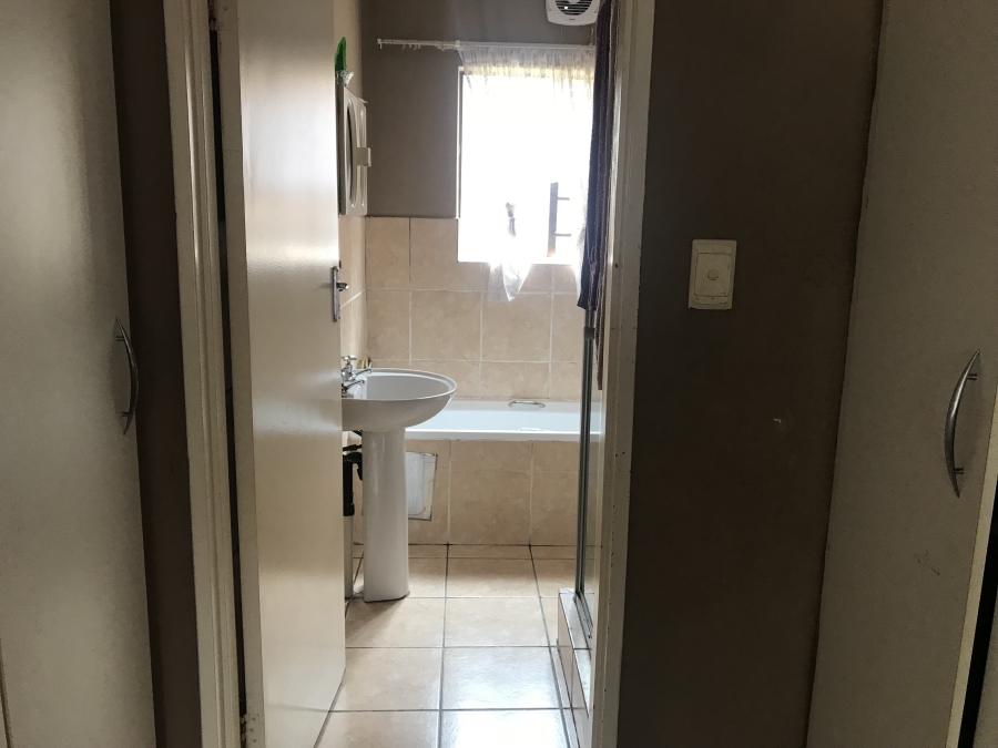 3 Bedroom Property for Sale in Sonneveld Gauteng