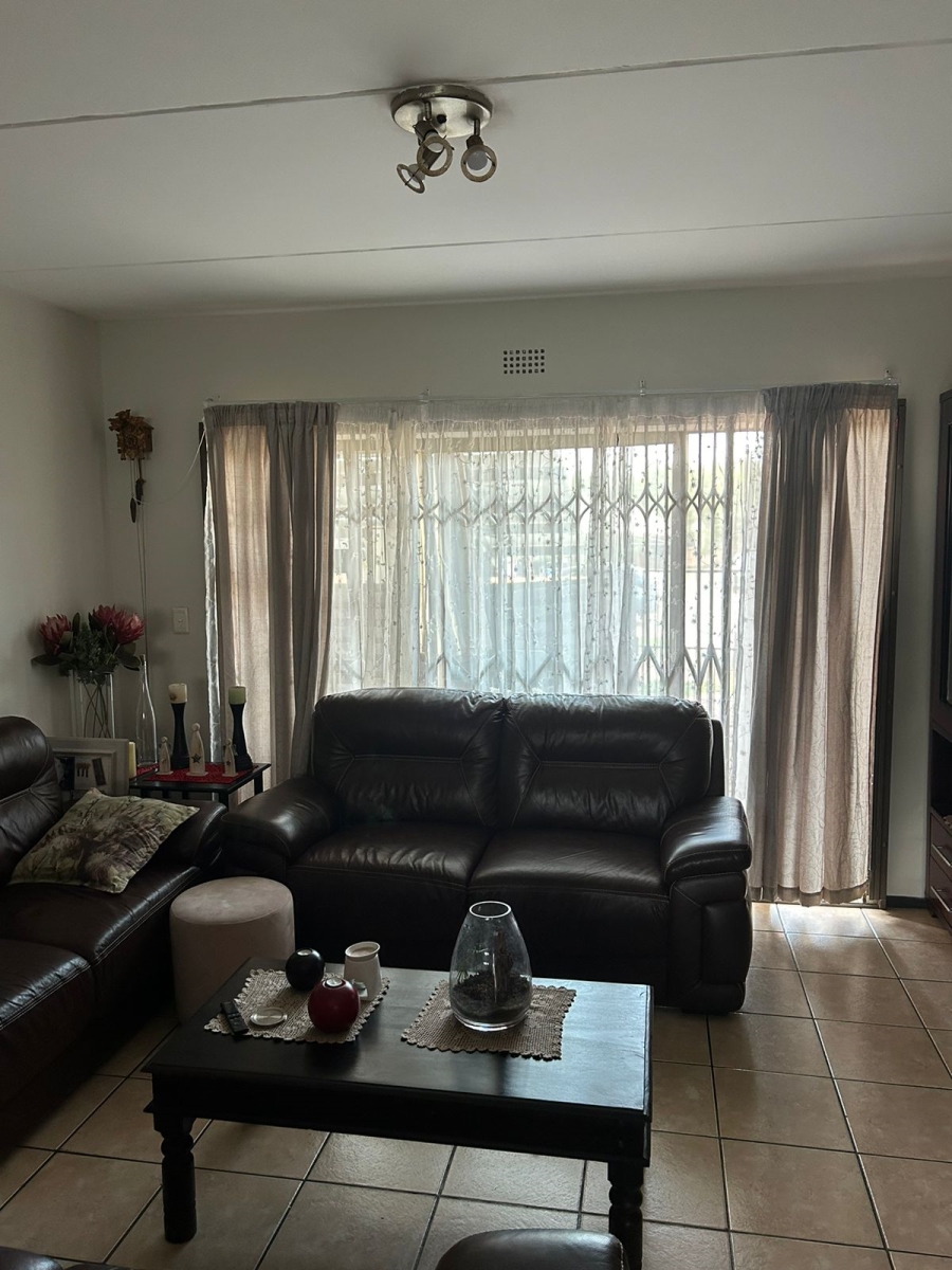 3 Bedroom Property for Sale in Sonneveld Gauteng