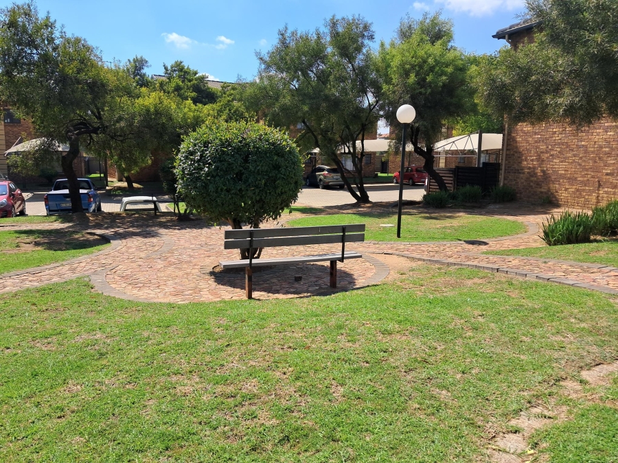 3 Bedroom Property for Sale in Sonneveld Gauteng