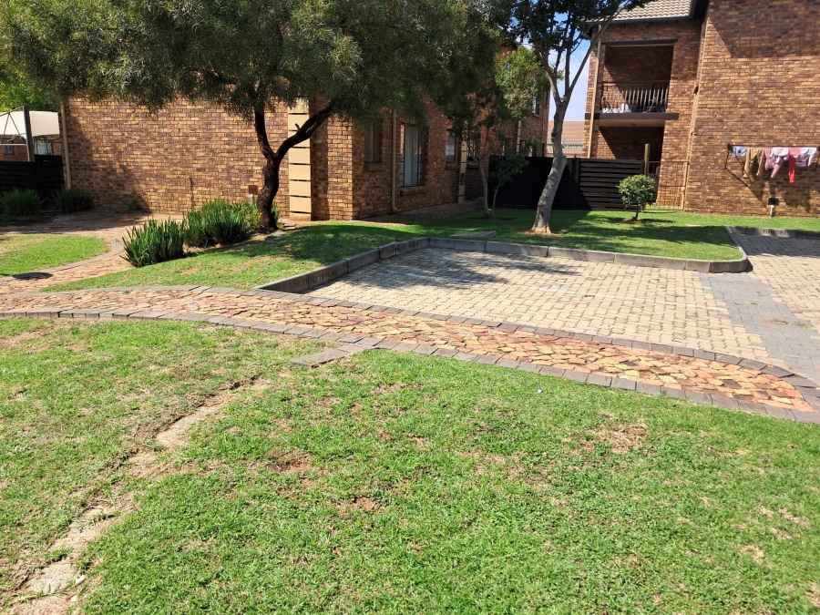 3 Bedroom Property for Sale in Sonneveld Gauteng