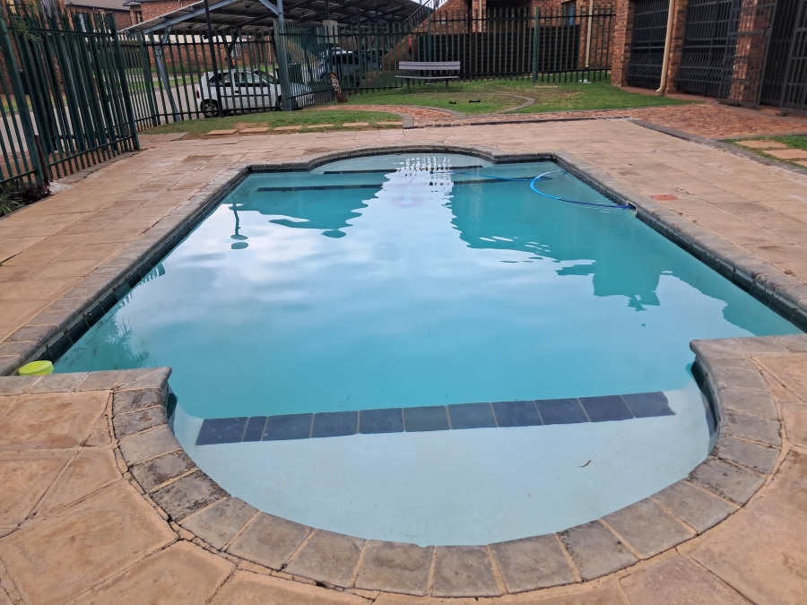 3 Bedroom Property for Sale in Sonneveld Gauteng