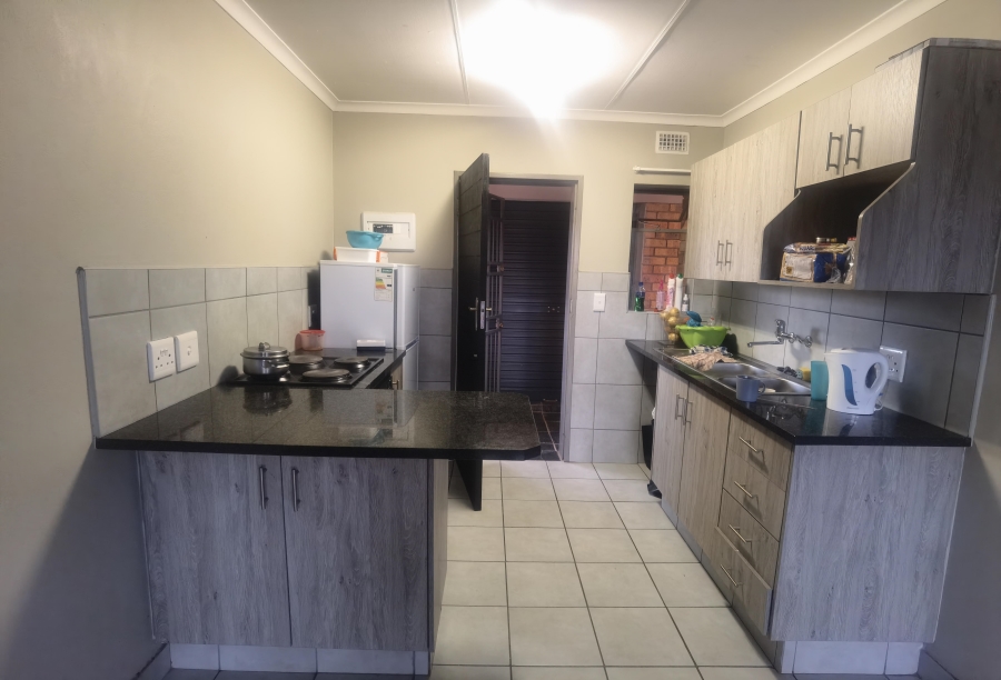 2 Bedroom Property for Sale in Heuweloord Gauteng