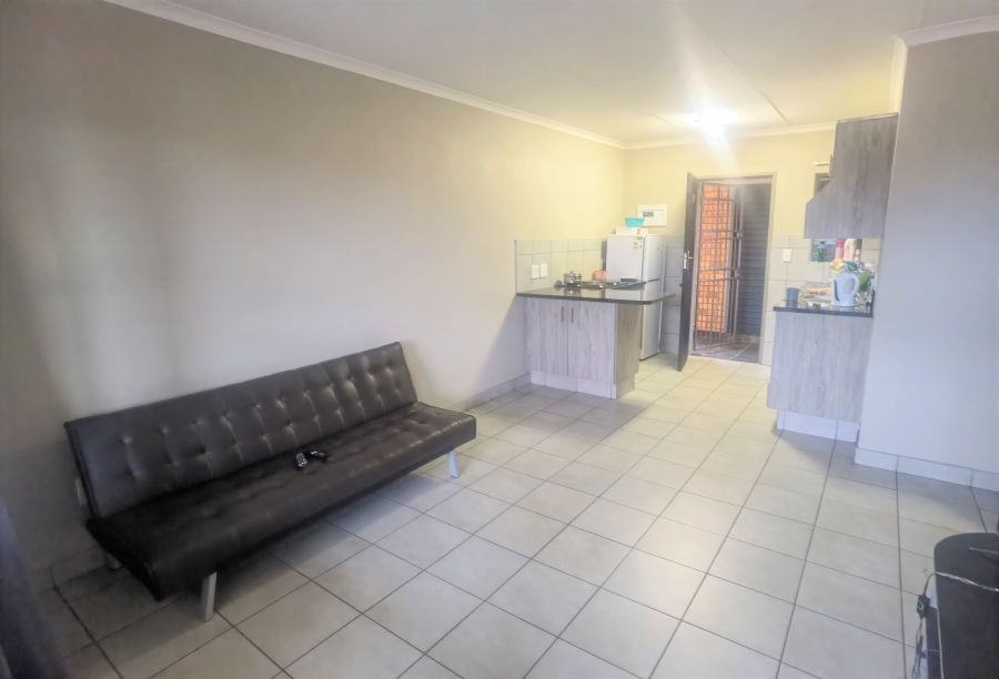 2 Bedroom Property for Sale in Heuweloord Gauteng