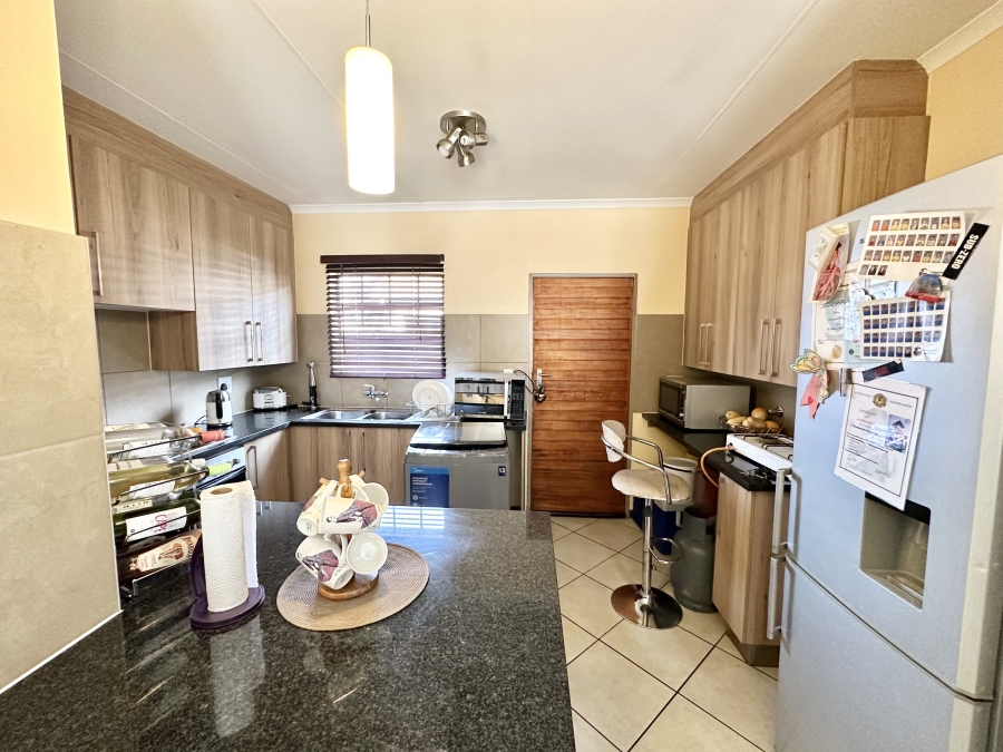 3 Bedroom Property for Sale in Monavoni Gauteng