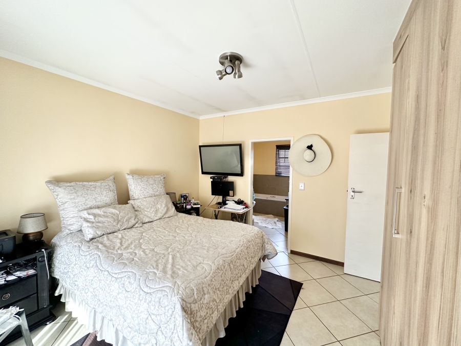 3 Bedroom Property for Sale in Monavoni Gauteng
