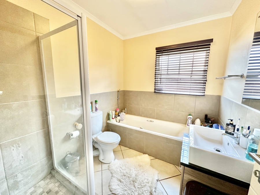 3 Bedroom Property for Sale in Monavoni Gauteng