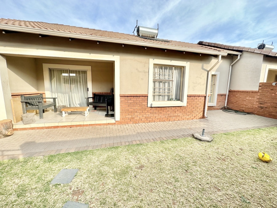 3 Bedroom Property for Sale in Monavoni Gauteng