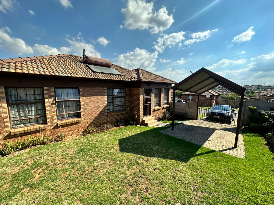 3 Bedroom Property for Sale in Thatch Hill Estate Gauteng
