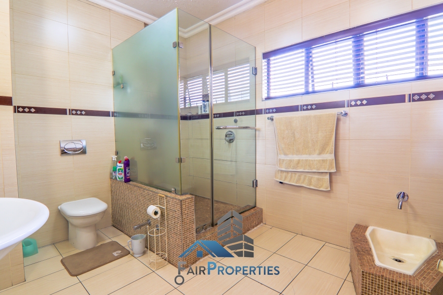 5 Bedroom Property for Sale in Laudium Gauteng