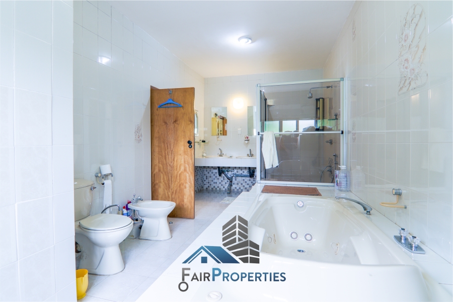 5 Bedroom Property for Sale in Laudium Gauteng