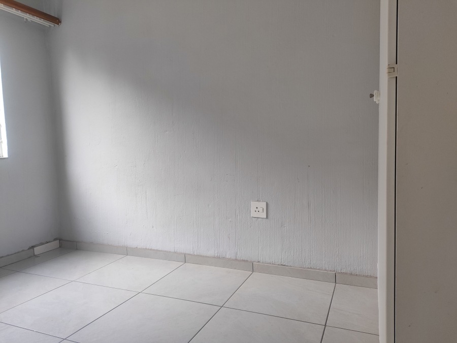 2 Bedroom Property for Sale in La Montagne Gauteng