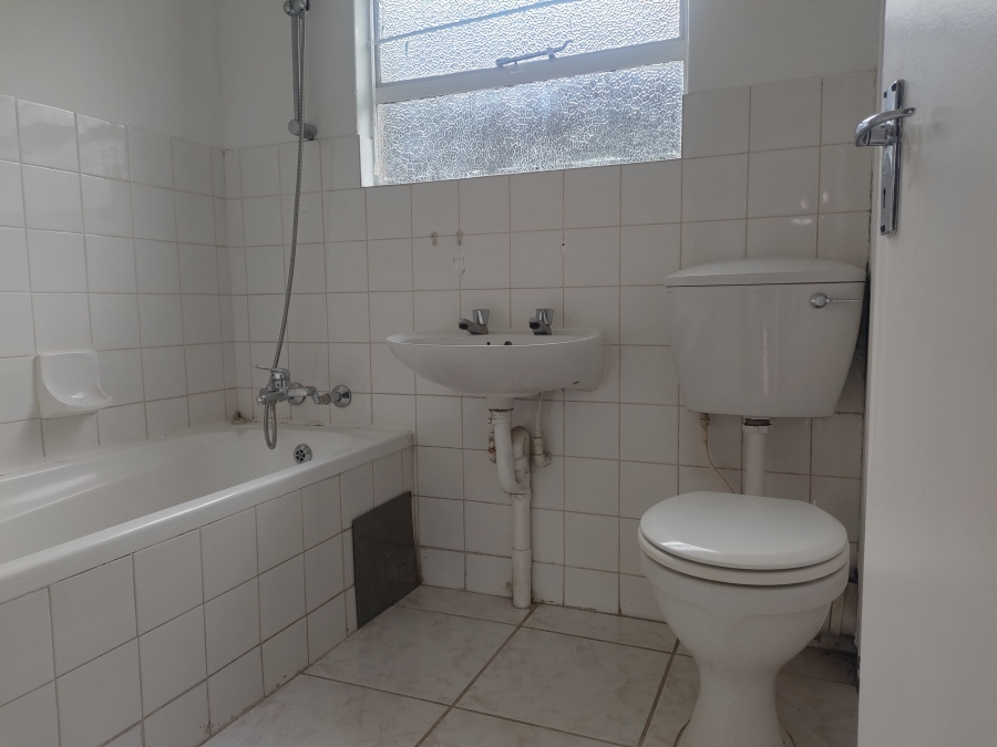 2 Bedroom Property for Sale in La Montagne Gauteng