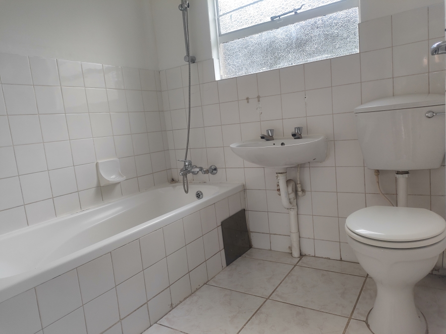 2 Bedroom Property for Sale in La Montagne Gauteng