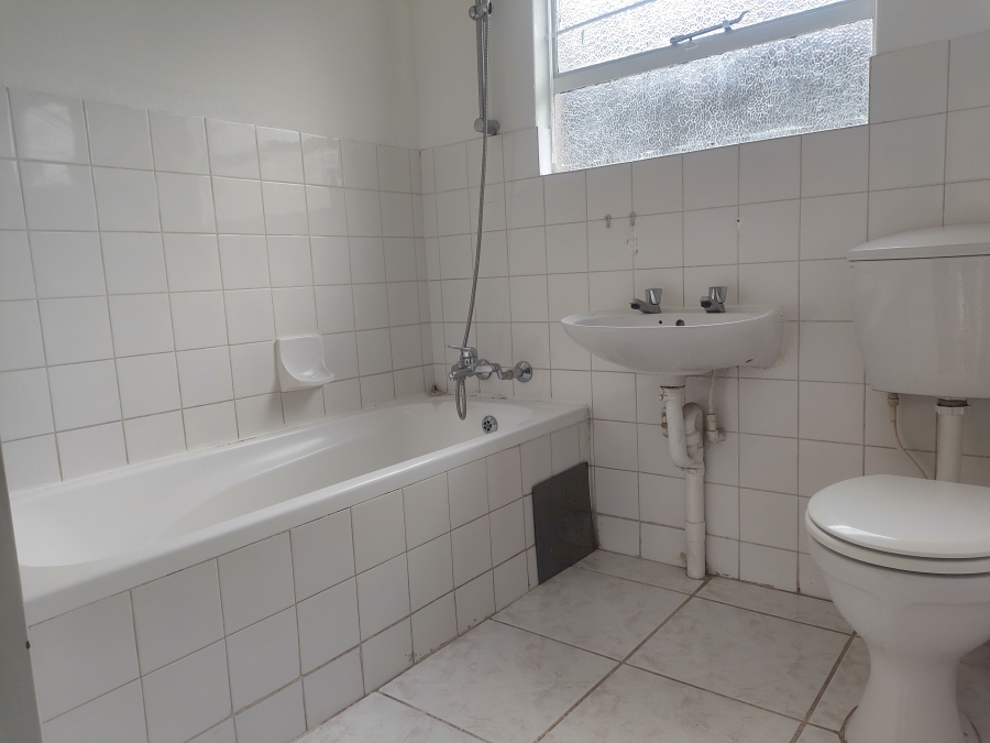 2 Bedroom Property for Sale in La Montagne Gauteng