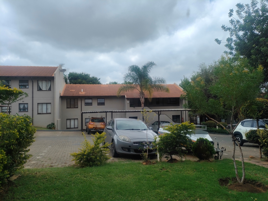 2 Bedroom Property for Sale in La Montagne Gauteng